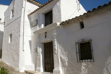 Fototapeta na wymiar casa natal del monje fray leopoldo en el municipio de alpandeire, Málaga