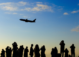 Obraz na płótnie Canvas 飛行機の離陸　広島空港