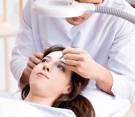 Naklejka premium Woman visiting doctor cosmetologyst in beauty concept