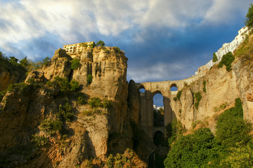 Fototapeta na wymiar vista del puente nuevo en el tajo de Ronda, Andalucía