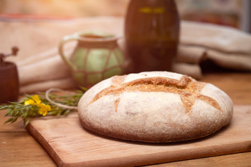 Naklejka premium Freshly baked traditional bread on wooden table