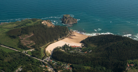 Panorámica aerea de la costa de Asturias y playa de la Franca