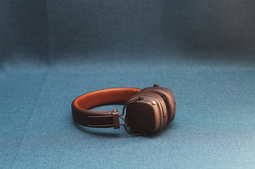 Brown earphones 