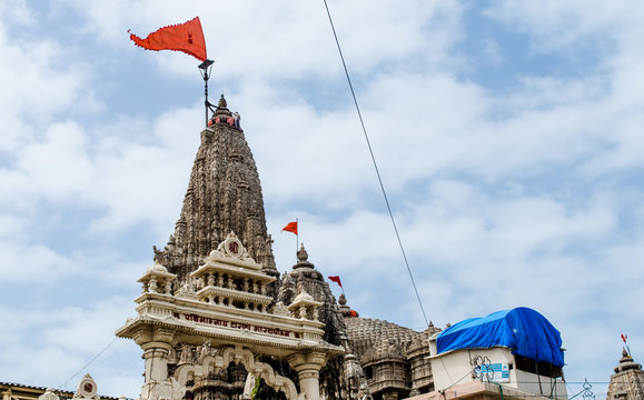 dwarkadhish temple of gujarat is located on the banks of Gomti river
