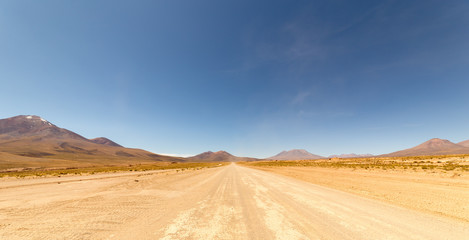 Fototapeta na wymiar The scenic route to the lagoons of southern Bolivia
