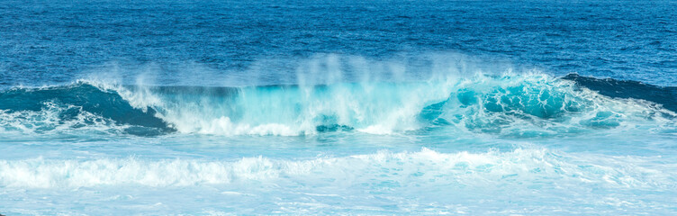 Fototapeta na wymiar huge waves at the coast in Lanzarote
