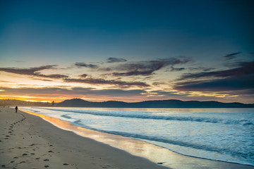 Obraz premium Dawn at the Beach with Clouds