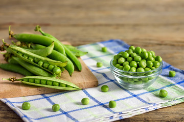 Green peas in glass bowl