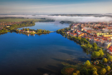 Obraz premium Foggy morning at the Elk Lake near Elk city. Masuria, Poland.