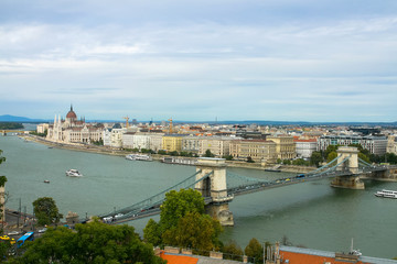 Fototapeta na wymiar View of the Chain Bridge over the Danube in Budapest, Hungary