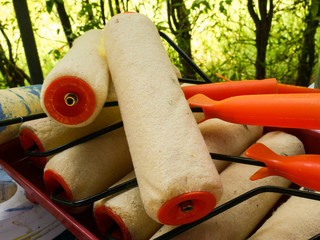 Old paint roller brush used Placed in a tray