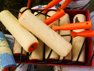 Old paint roller brush used Placed in a tray