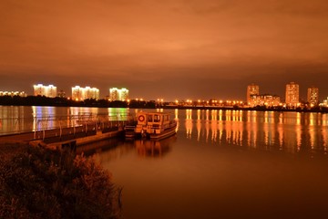 Fototapeta na wymiar Minsk Chizhovskoe reservoir shore pier