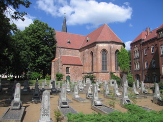 Fototapeta na wymiar Friedhof Kirche Jüterbog historische Architektur
