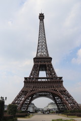 Fototapeta na wymiar Tour Eiffel de Tiandu Cheng à Hangzhou, Chine