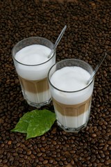 Kaffeebohnen, frisch, aromatisch Kaffee, latte macchiato, Milchschaum