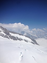 Auf dem schneebedeckten Gipfel des Jungfrau Jochs im Berner Oberland in der Schweiz 2015