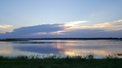 Obraz na płótnie Canvas Scenic View Of Lake At Sunset