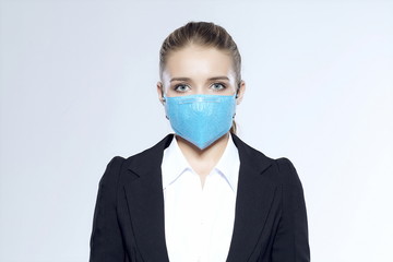 The white collar in the office wore a black suit with a medical-surgical mask against a white background