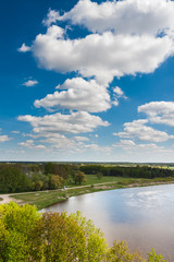 Fototapeta na wymiar Wiosna nad rzeką 