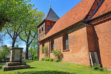 Fototapeta na wymiar Wichmannsburg: St.-Georg-Kirche (17. Jh., Niedersachsen)