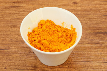 Tumeric powder in the bowl