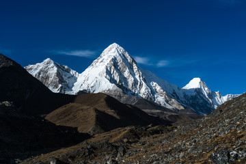 Fototapeta na wymiar Pumo ri mountain peak in Everest region of Nepal