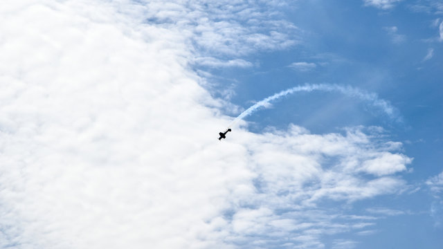 sport aircraft perform acrobatics at air shows Looping, Military Fighter Jets Flypass