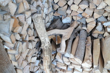 Storage of firewood for the stove in the country