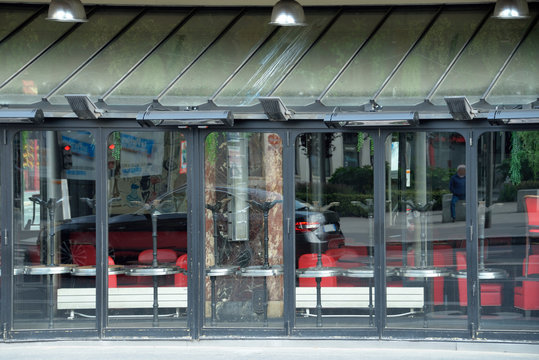Restaurant ferm&eacute; pour cause de coronavirus &agrave; Paris 