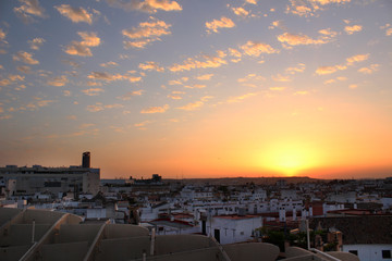 Atardecer en la ciudad de Sevilla (Andalucía, España)