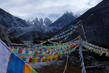 prayer flags mount gongga