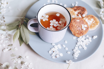 Breakfast in the morning, toasted beautiful cheesecakes on a plate on the tablecloth next to a spring bouquet of flowers