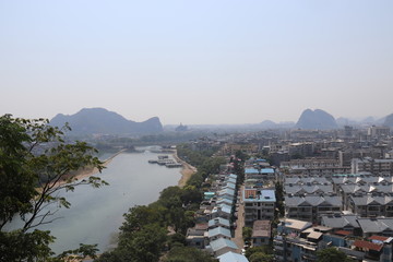 Paysage urbain et fleuve à Guilin, Chine