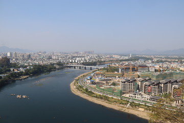 Fototapeta premium Paysage urbain et rivière Li à Guilin, Chine