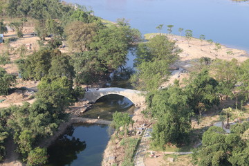 Fototapeta na wymiar Pont sur la rivière Li à Guilin, Chine 