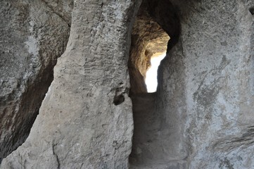 Matera - Passaggio scavato nel tufo - Parco della Murgia