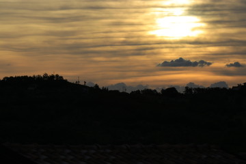 Alba con nuvole fitte