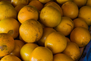 naranjas en el mercado 