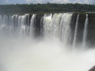 世界有数の大瀑布　イグアスの滝(アルゼンチン/ブラジル)