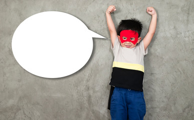 The boy in the superhero outfit smiled with his hands showing his strength, with a popup for the message beside him..Study the concepts and development of young children.