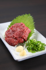 馬肉ユッケ