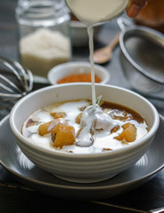 Pour coconut milk on the banana compote.