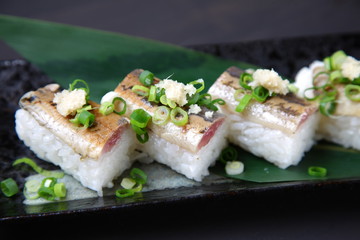炙り秋刀魚の寿司