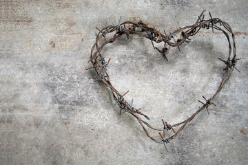 heart old barbed wire