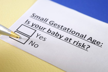 Obraz premium One person is answering question about small gestational age.