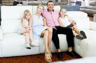 Obraz premium Family which is choosing new sofa