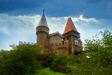 Fototapeta na wymiar Corvin Castle on elevated rock, Romania
