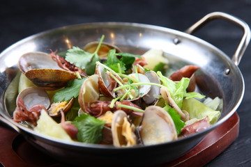 アサリとホタルイカの酒蒸し