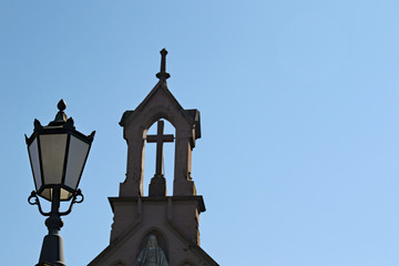 Fototapeta na wymiar Laterne mit Kirchturm
